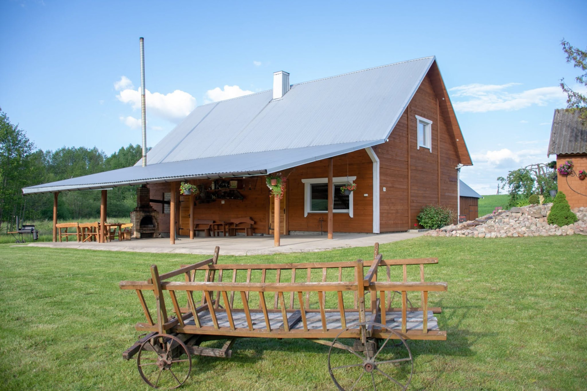 Šventinis stalas kaimo turizmo sodyboje Alytaus rajone